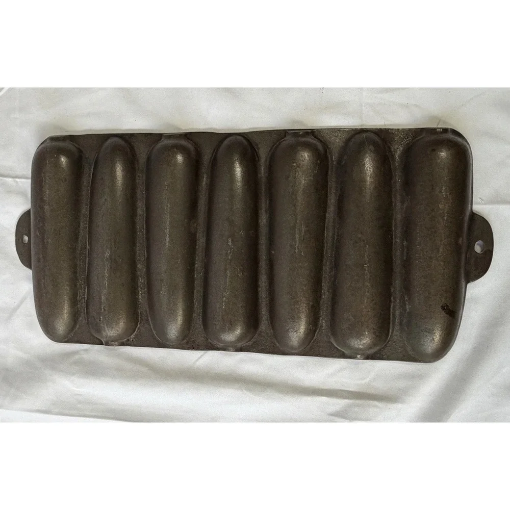 Vintage Cast Iron 7 Ear Corn Bread Muffin  Pan Mold Camping Baking Cook‎